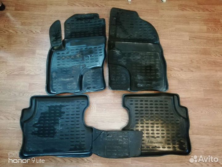 Автомобильные коврики резиновые