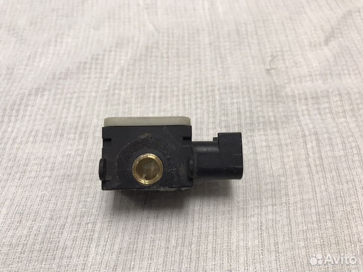 Датчик удара передний Mazda 3 BK седан