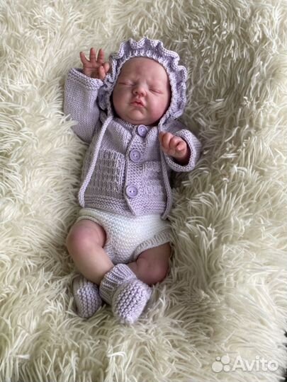 Вязаный комплект для куклы реборн