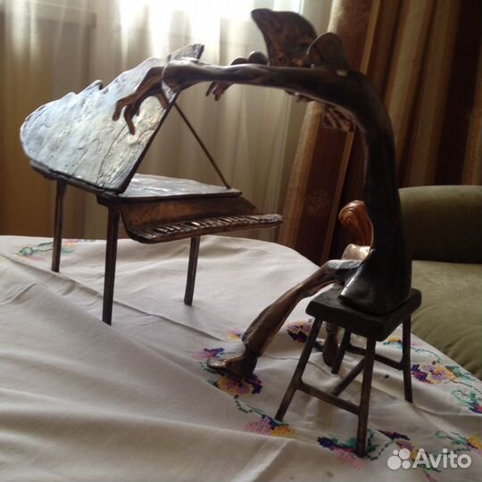 Статуэтка бронзовая пианист