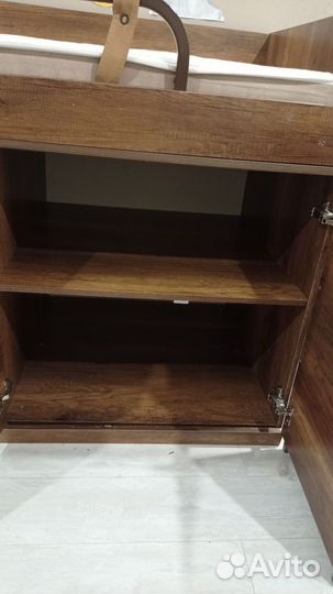 Детская кровать со столом и шкафом