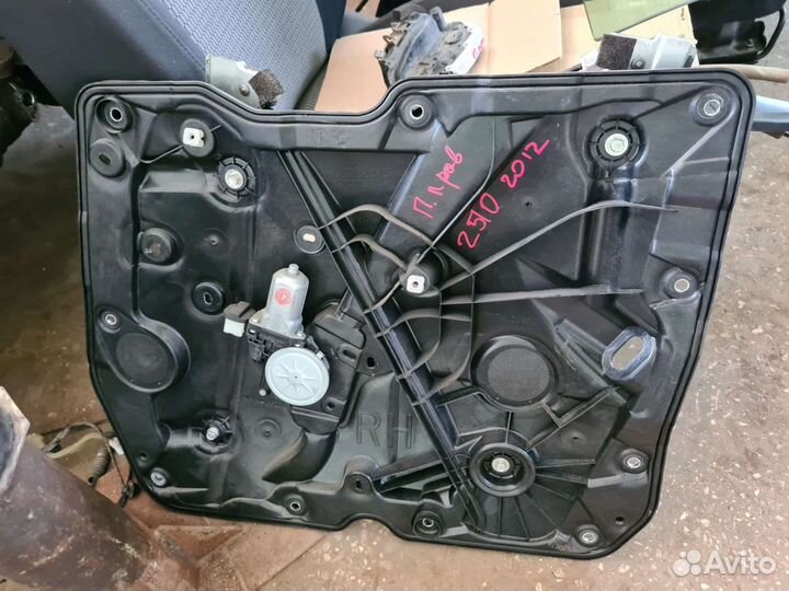 Стеклоподъемник передний правый Nissan Murano Z51