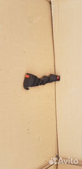 Кронштейн переднего бампера RH Opel Zafira B