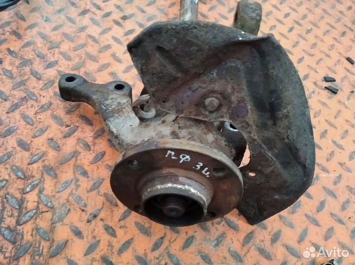 Кулак поворотный Volkswagen Golf 3