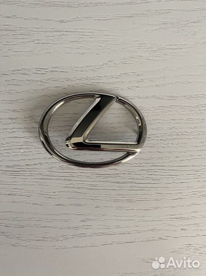 Значок крышки багажника Lexus NX