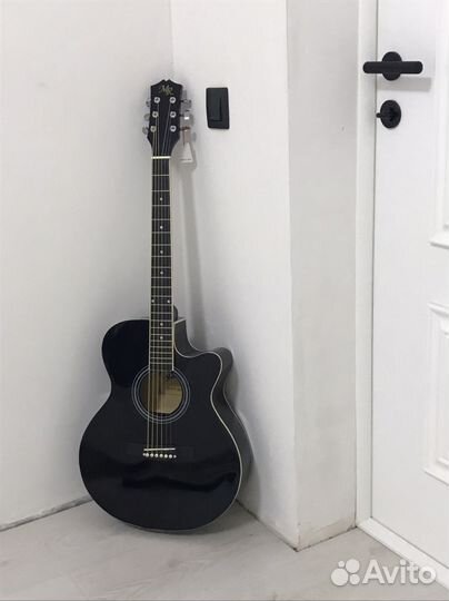 Акустическая гитара с комплектом