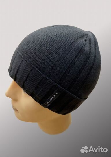 Вязаная мужская шапка с отворотом в рубчик черная