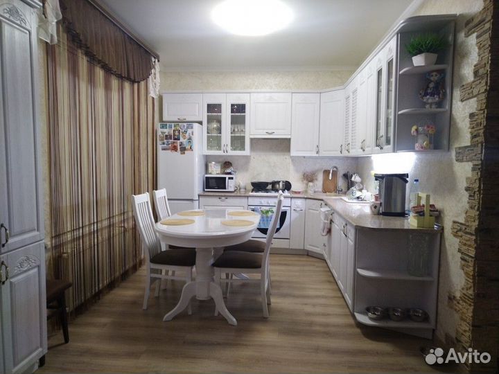 Стол кухонный