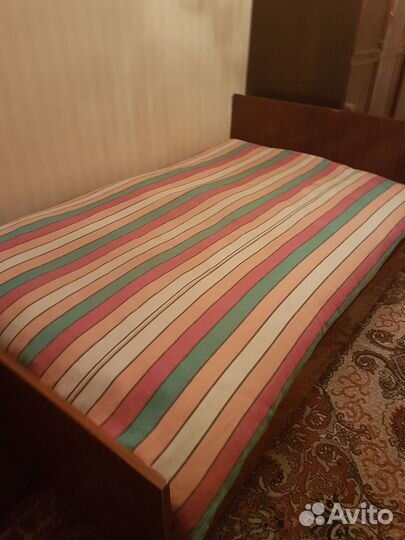 Кровать массив