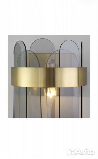 Настенный светильник с тонированным стеклом