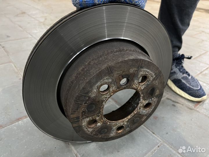 Тормозные диски и колодки BMW X5 E70 зад. ориг