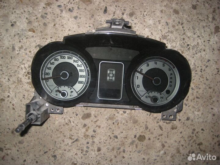 Панель приборов Mitsubishi Pajero 4