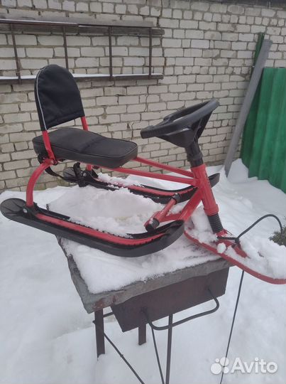 Детский снегокат со спинкой