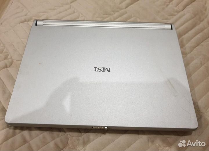 Ноутбук MSI