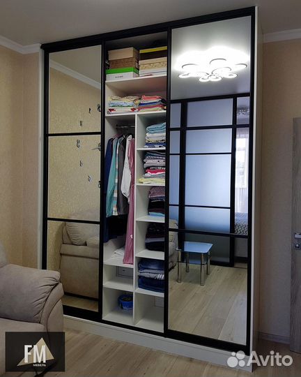 Шкаф-купе с зеркалом