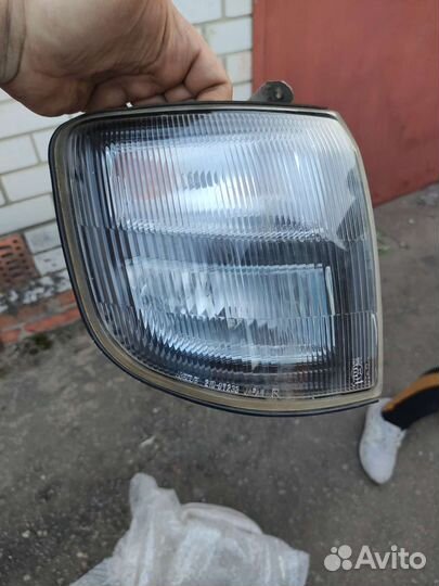 Габарит передний левый mitsubishi pajero 210-87233