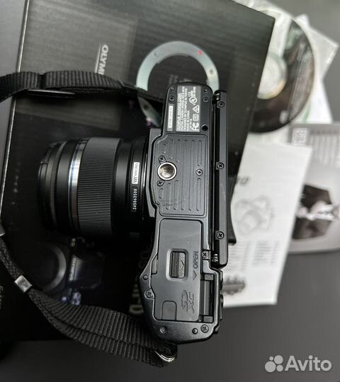 Olympus OM-D E-M10 с объективом
