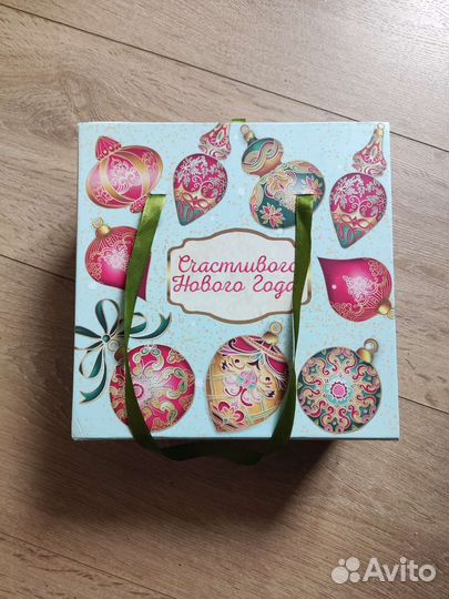 Коробка подарочная на новый год