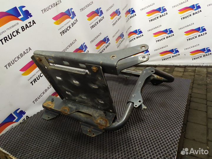 Кронштейн крыла передний Renault Premium