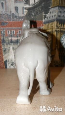 Фарфоровая статуэтка 