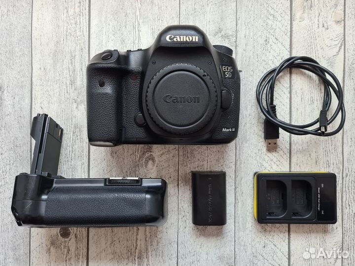 Фотоаппарат Canon EOS 5D Mark III