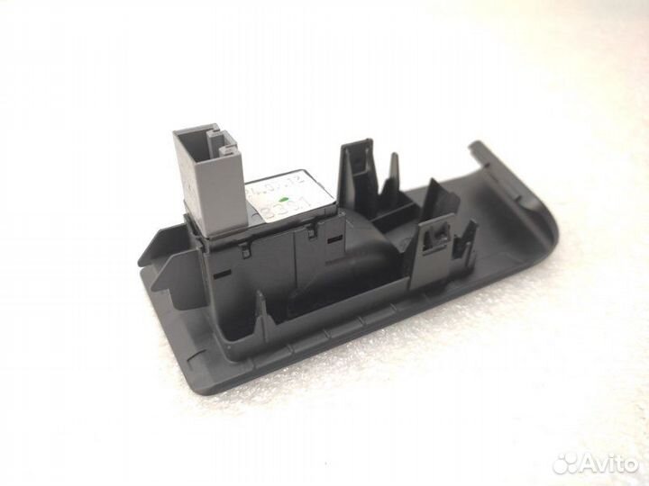 Кнопка стеклоподъемника задняя правая Volkswagen