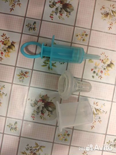 Все для кормления малыша-молокоотсос,бутылочки