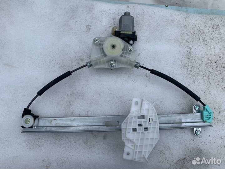 Стеклоподъемник задней правой двери Kia Rio 4