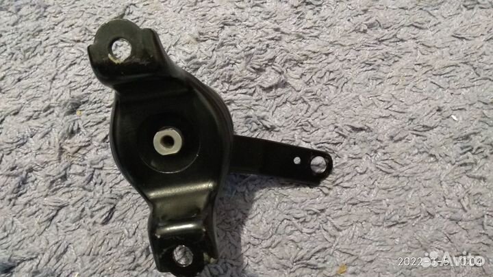 Подушка двигателя toyota