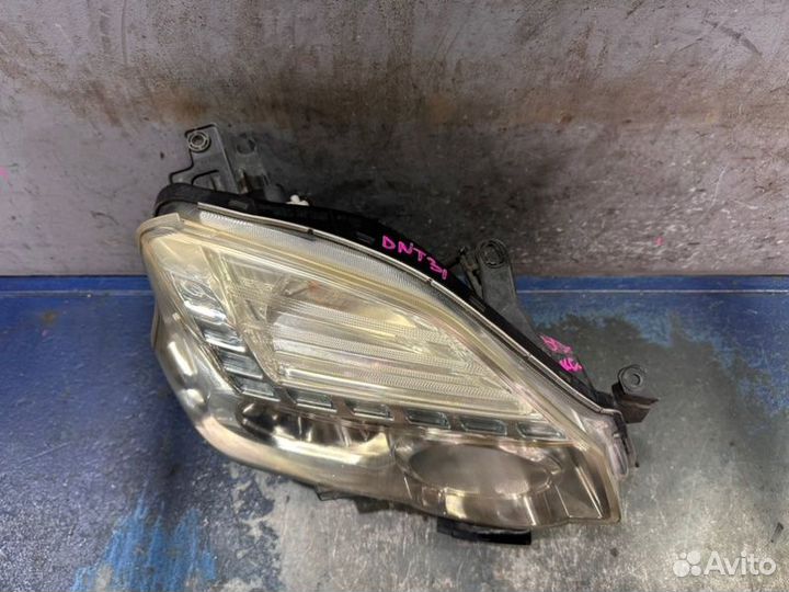 Фара ксенон правая Nissan X-Trail T31