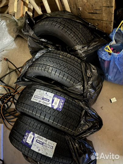 Triangle PL02 255/45 R20