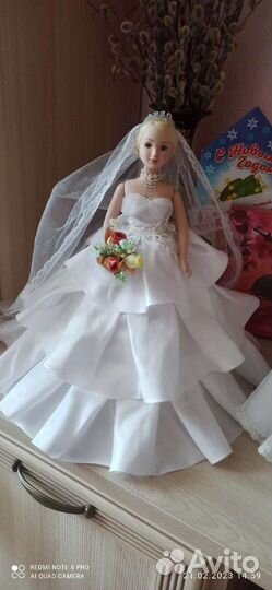 Кукла фарфоровая