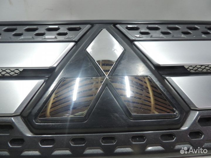 Решетка радиатора Mitsubishi Outlander 2018