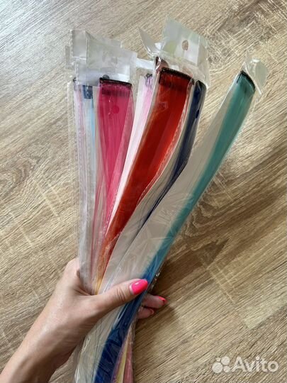 Цветные пряди на заколках