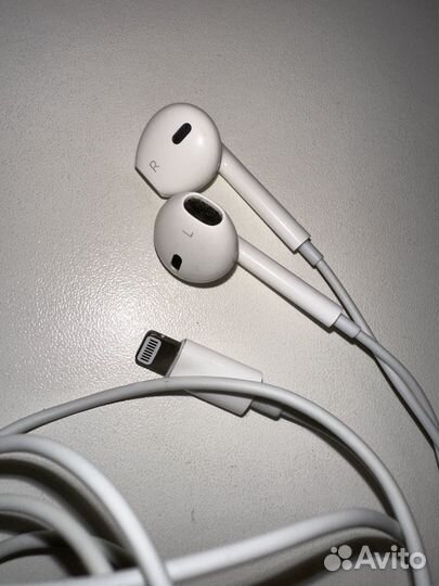 Apple earpods lightning