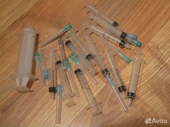 Шприцы и капельницы