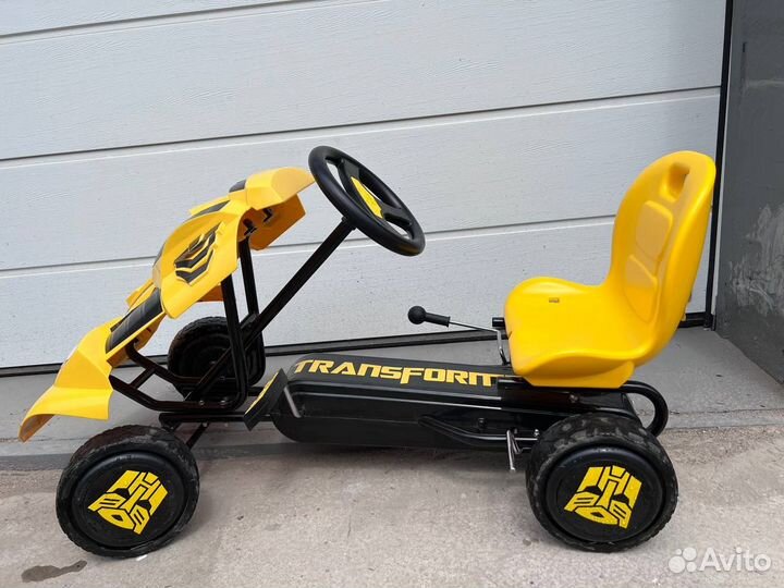 Детская педальная машина