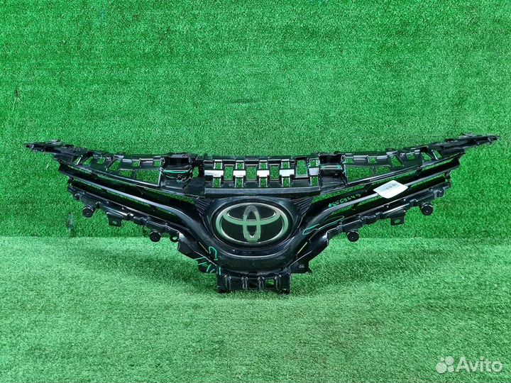Решетка радиатора Toyota Camry
