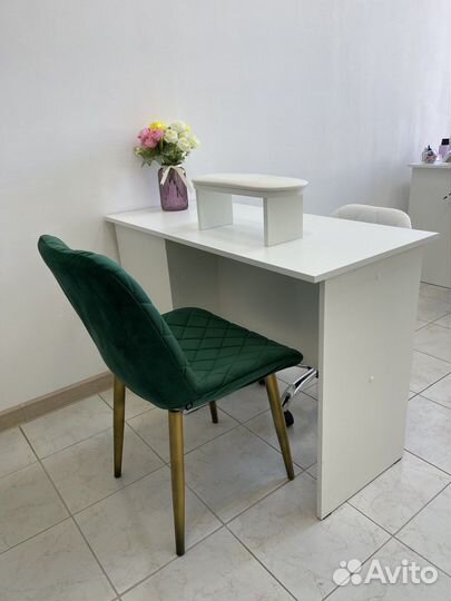 Маникюрный стол