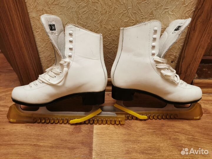 Коньки фигурные 38 размер