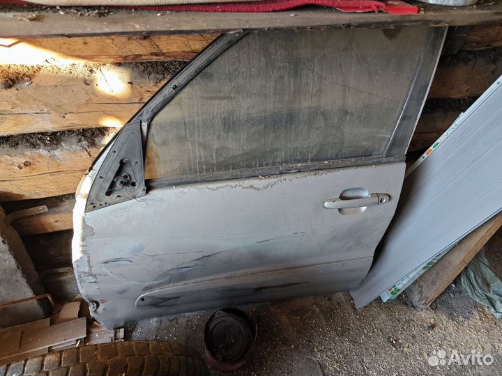 Передняя левая дверь