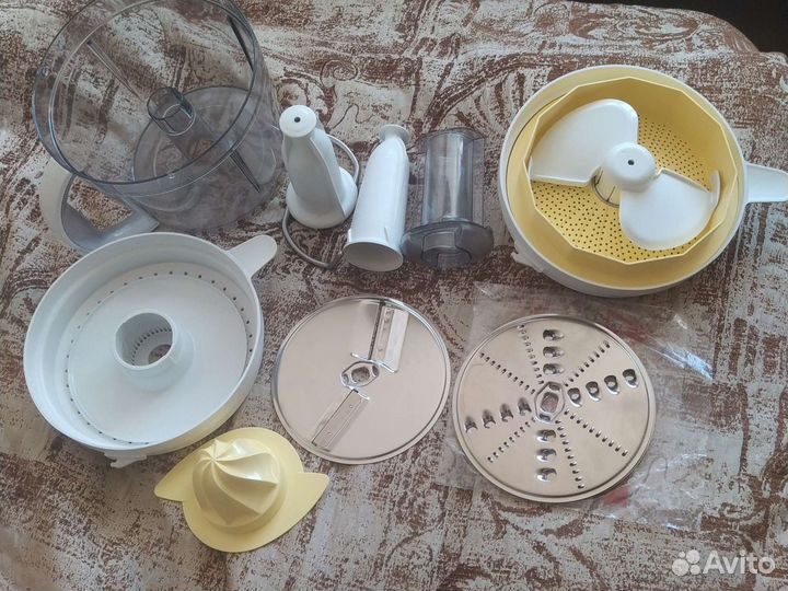 Запчасти к комбайну bosch 5529.Кубик, чаша