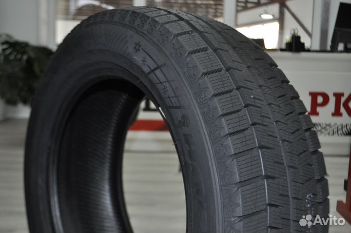 Habilead SnowShoes AW33 245/40 R20 99H