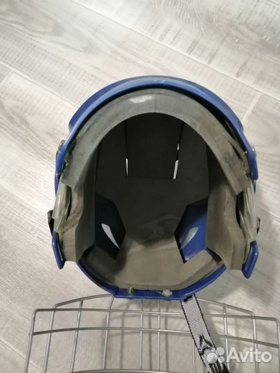 Хоккейный шлем
