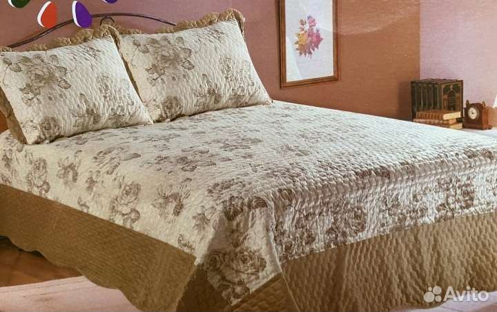 Покрывало на кровать, наволочки новое