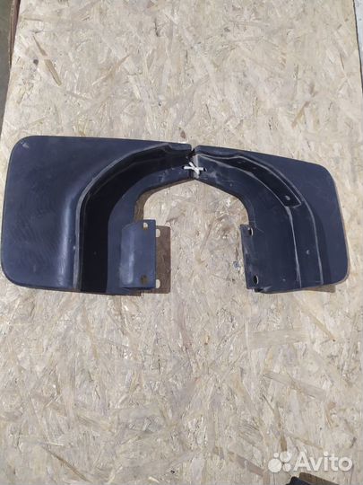 Брызговик задний правый chevrolet niva