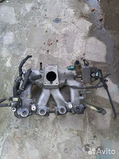 Впускной коллектор Nissan Primera P11