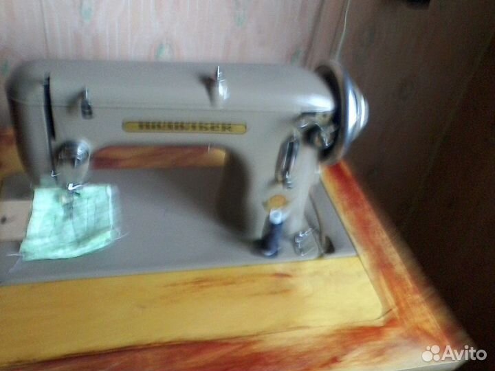 Швейная машина 