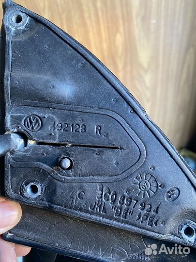 Зеркало правая Volkswagen Golf 5