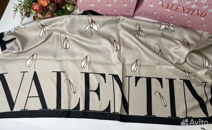 Шелковый платок Valentino